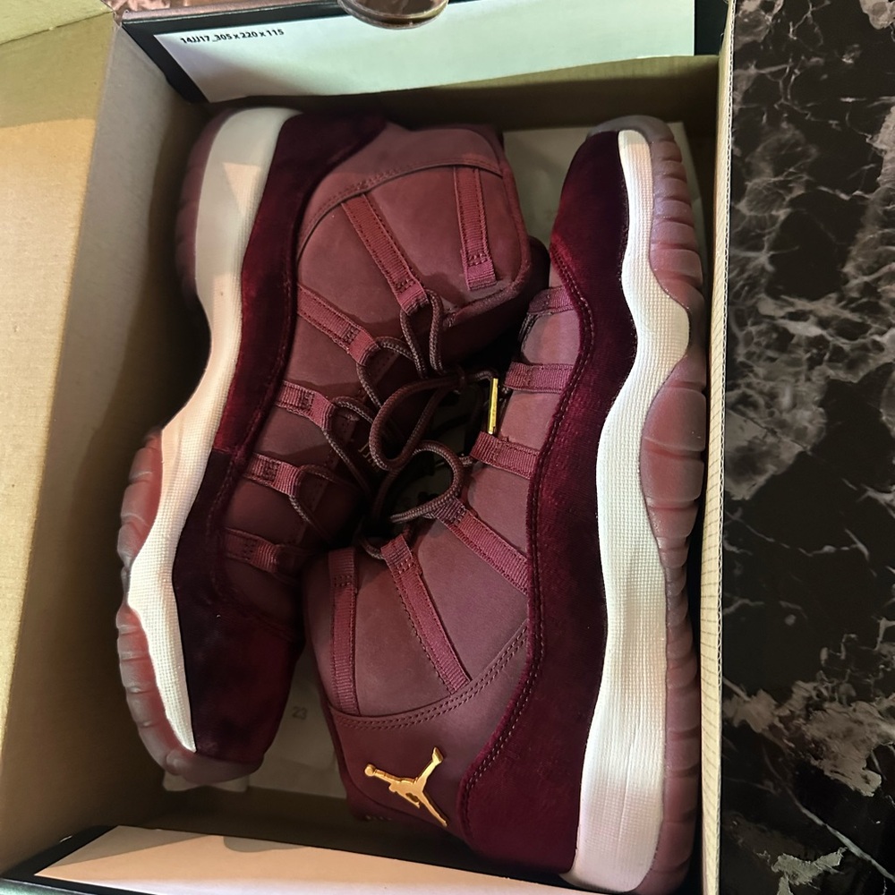 Jordan 11’s brand new.